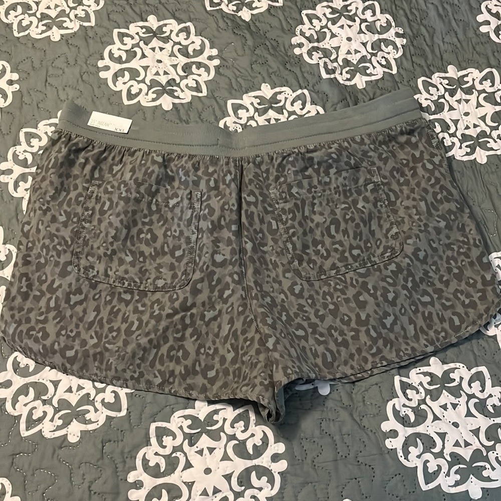 Maurice’s Green Animal Print Shorts - Picture 2 of 5